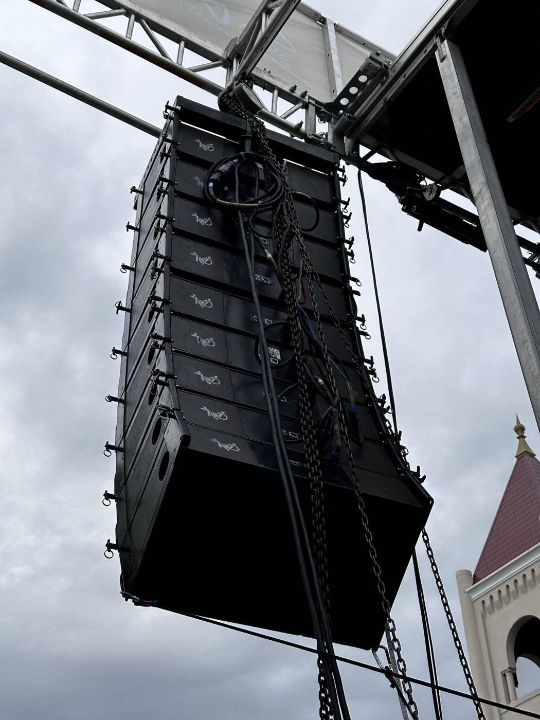 Line array hanging from chain hoists on the SL100